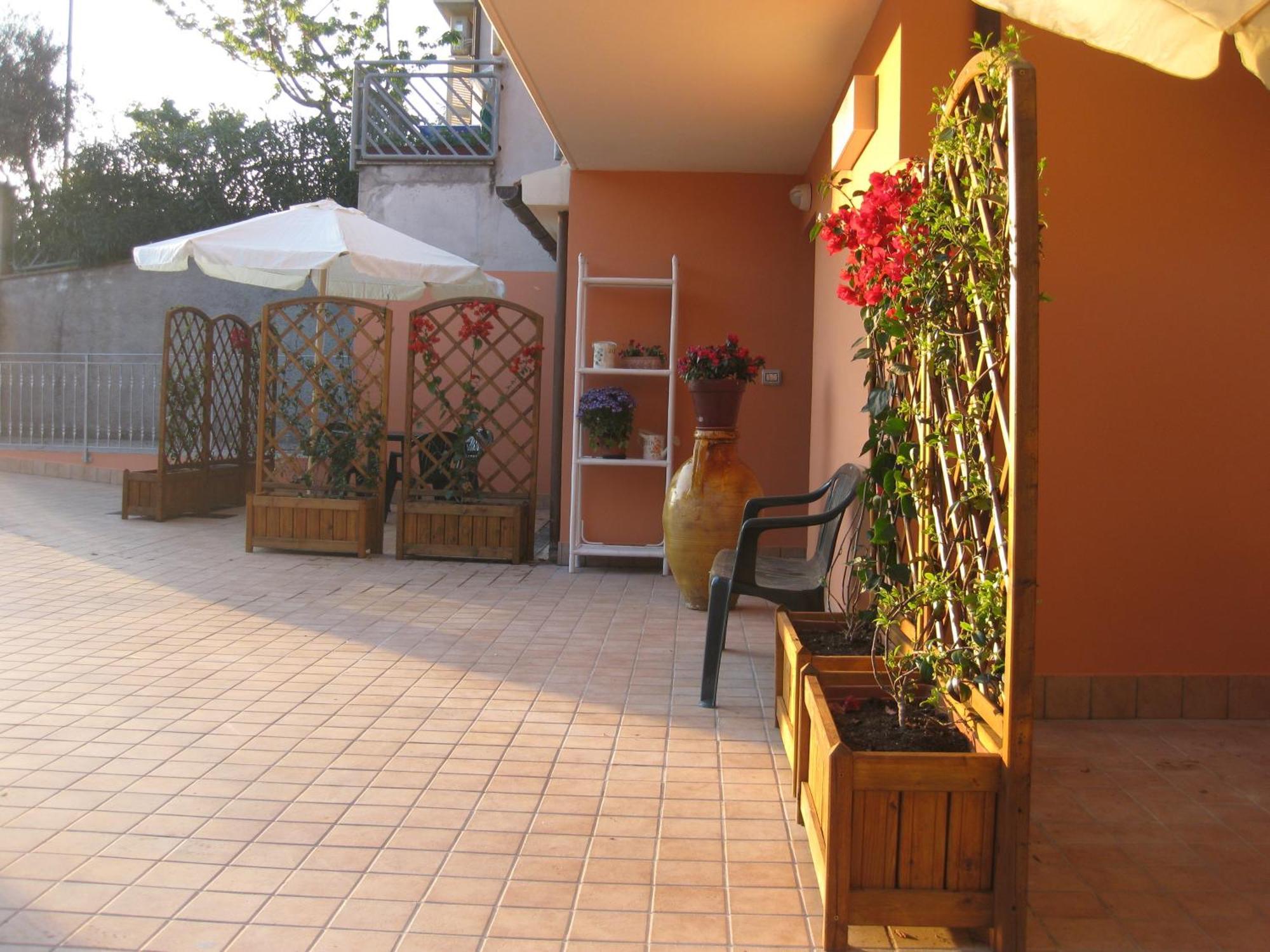 נומאנה A Due Passi Dal Mare B&B מראה חיצוני תמונה
