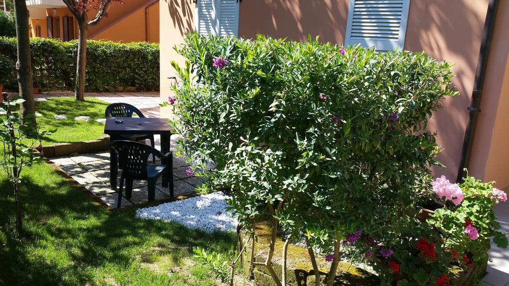 נומאנה A Due Passi Dal Mare B&B מראה חיצוני תמונה