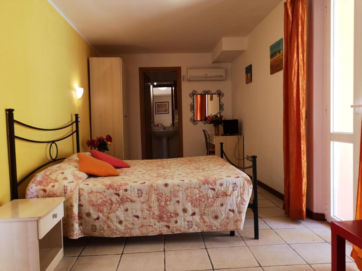 נומאנה A Due Passi Dal Mare B&B מראה חיצוני תמונה