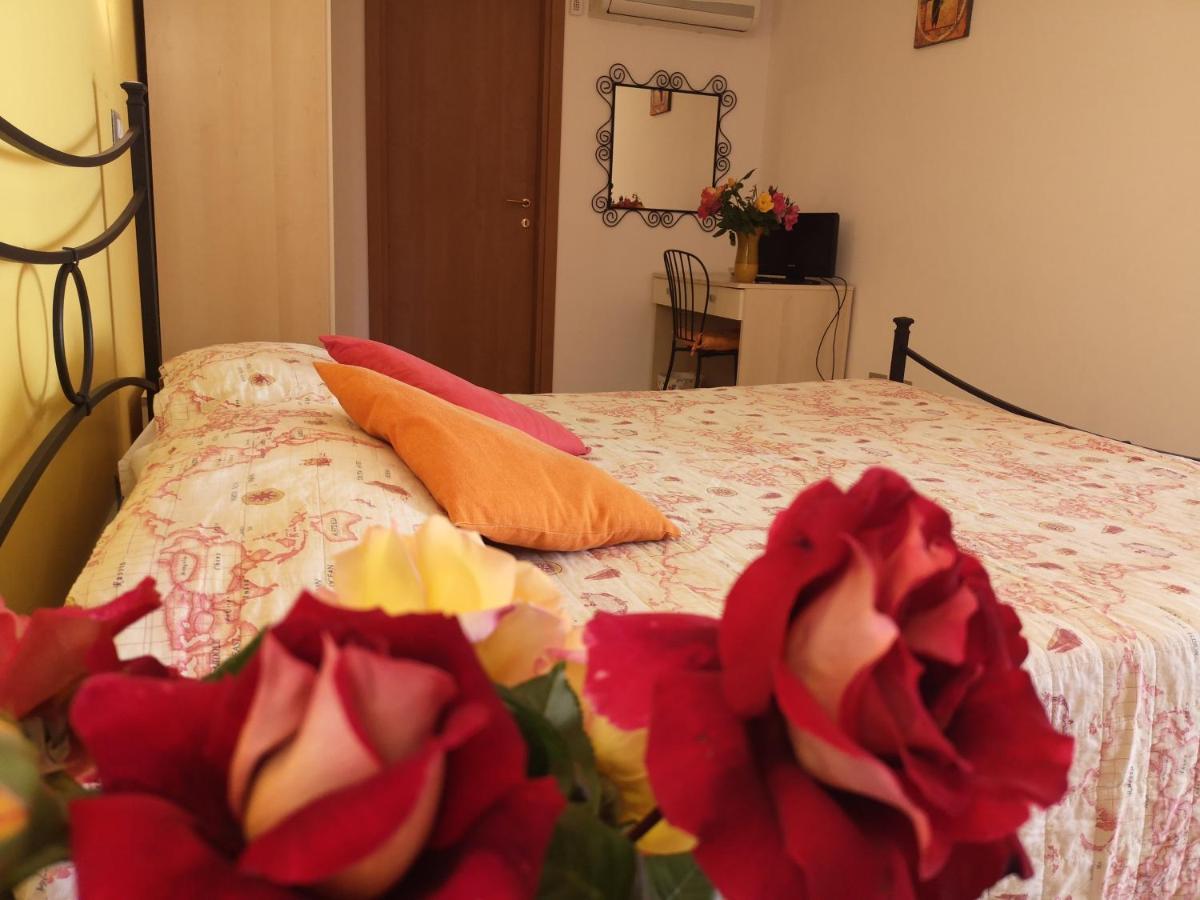 נומאנה A Due Passi Dal Mare B&B מראה חיצוני תמונה