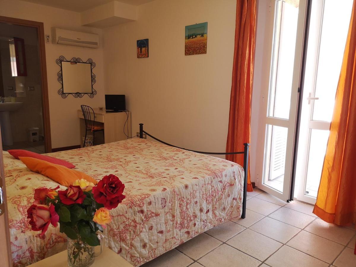נומאנה A Due Passi Dal Mare B&B מראה חיצוני תמונה